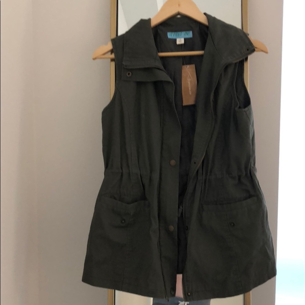 Green utility vest